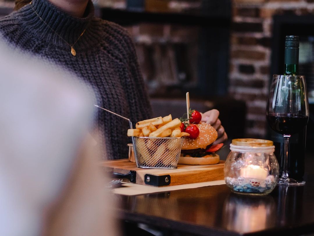Goedkoop eten in Rotterdam - Gegrilde hamburger